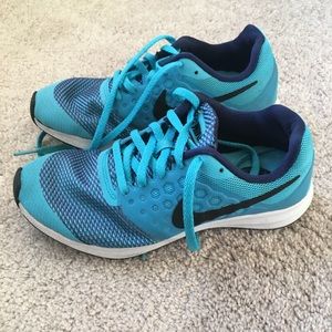 Boys Nike Downshifter 7 - Size 4Y